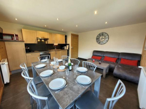 Appartement rénové 3 étoiles, lumineux, balcon sud-ouest, au centre des Gets - FR-1-598-105